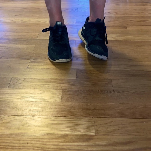 Nike | Black Shoes | 7.5 - Picture 3 of 6